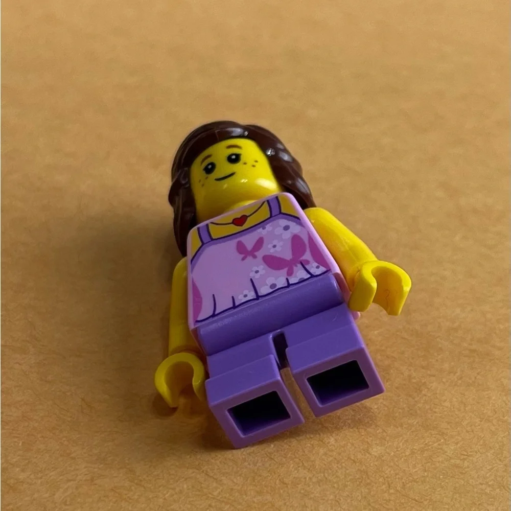 LEGO City Town Minifigure Girls Set 31067 Modular Poolside Holiday twn297 2”